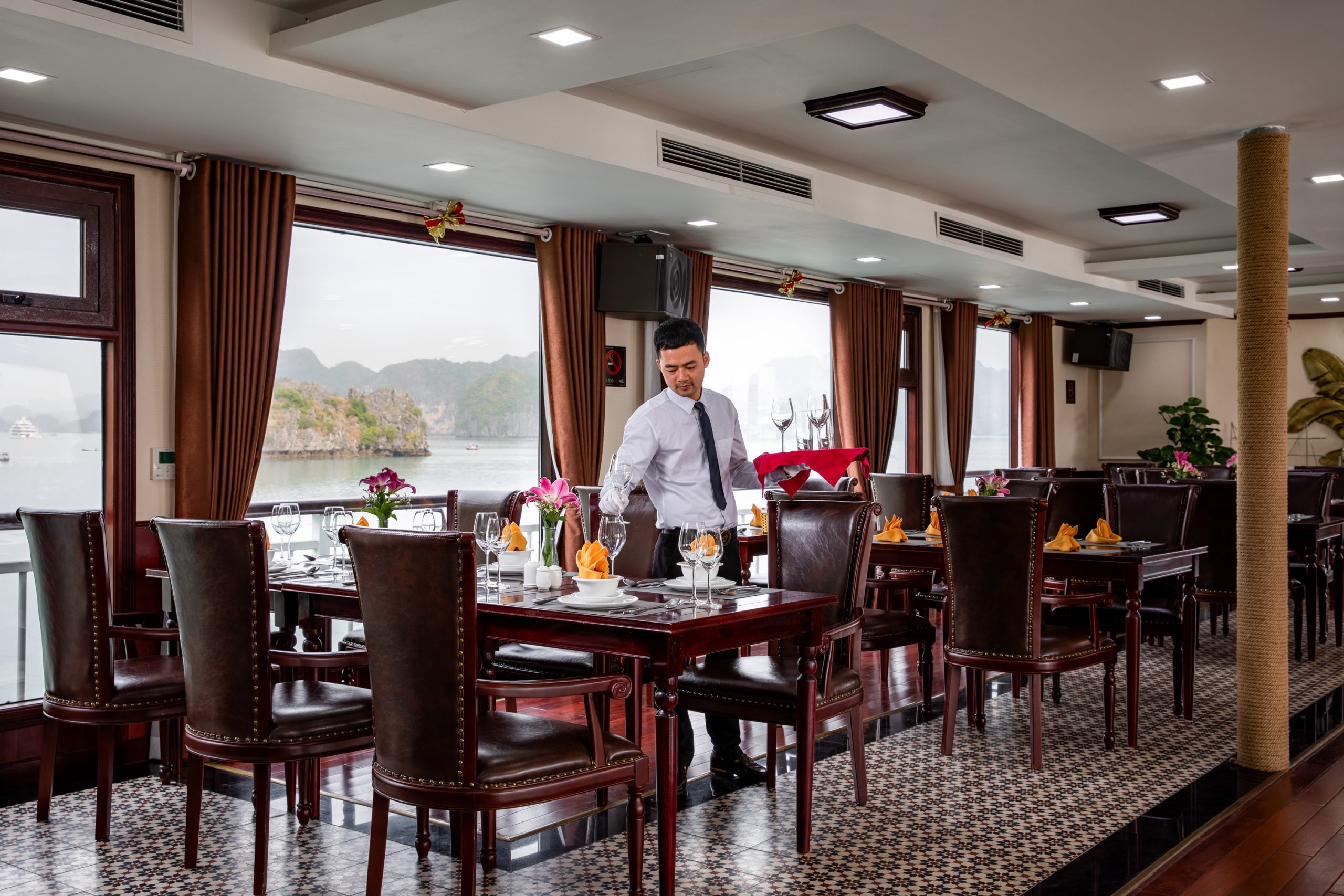 Nhà Hàng & Bar — 4