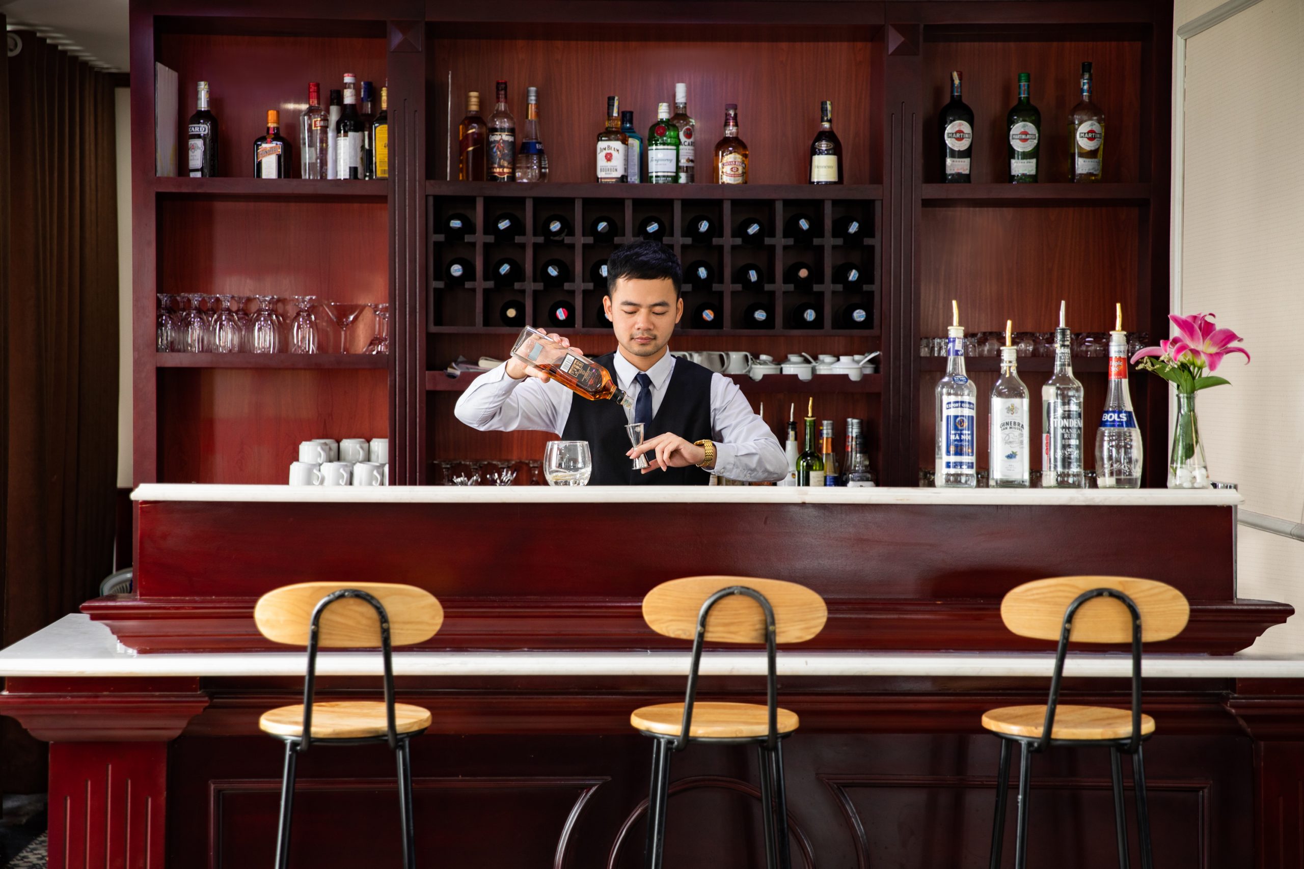 Nhà Hàng & Bar — 3