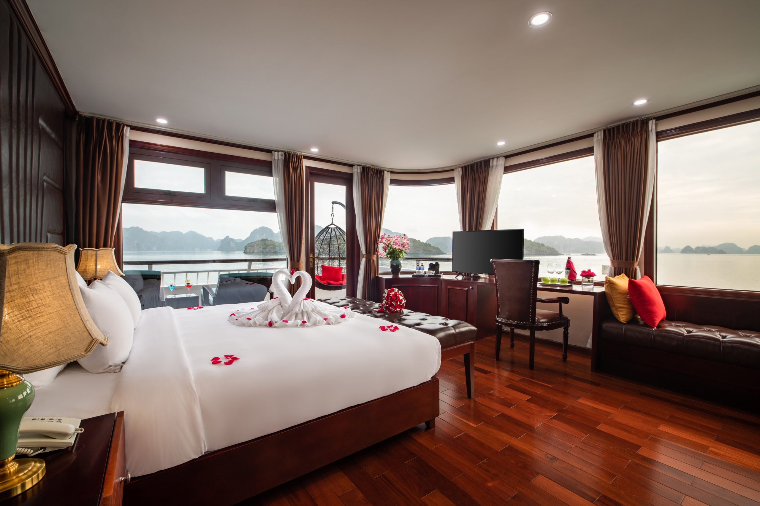 Chào mừng đến Amour Cruise
