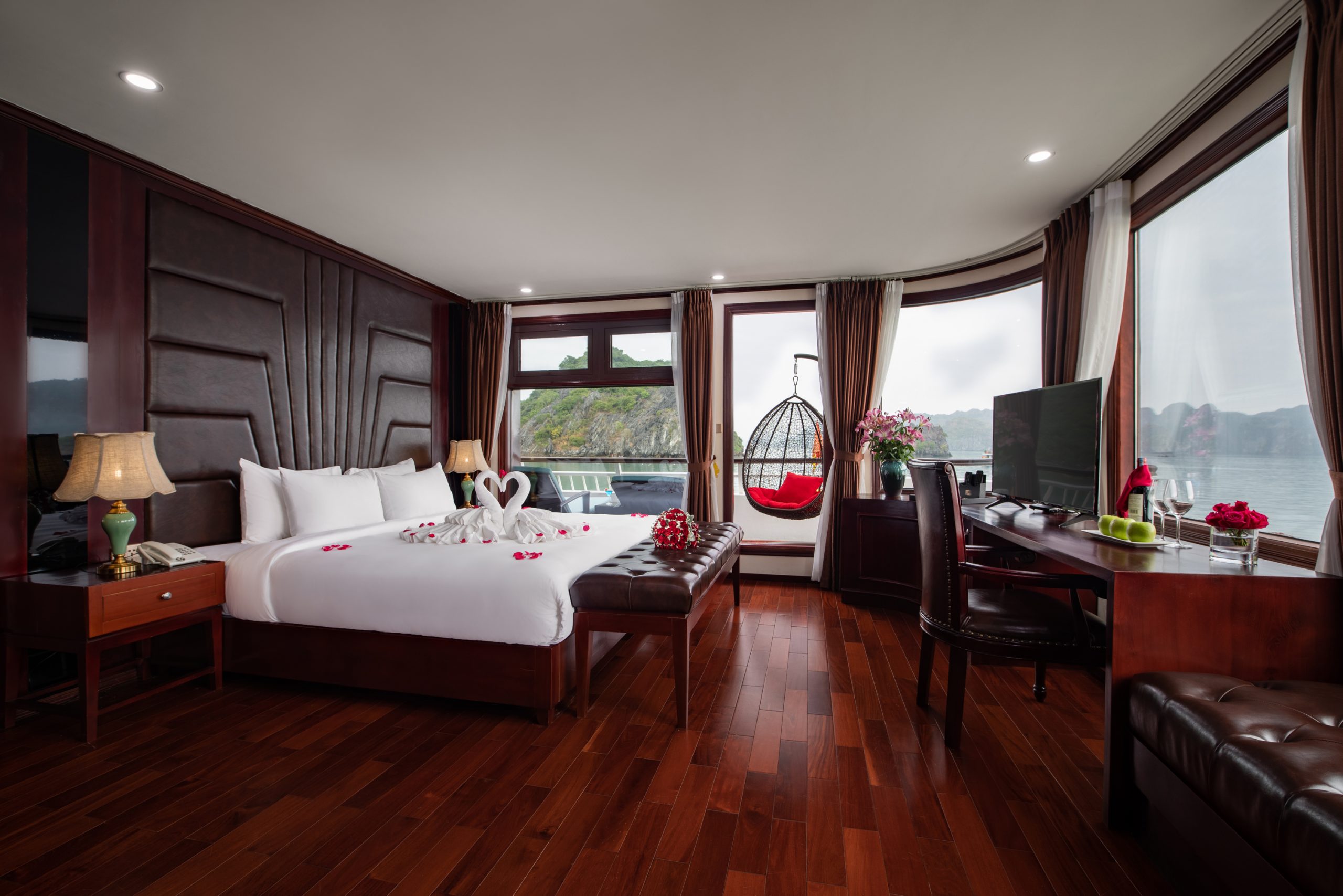 Honeymoon Suite