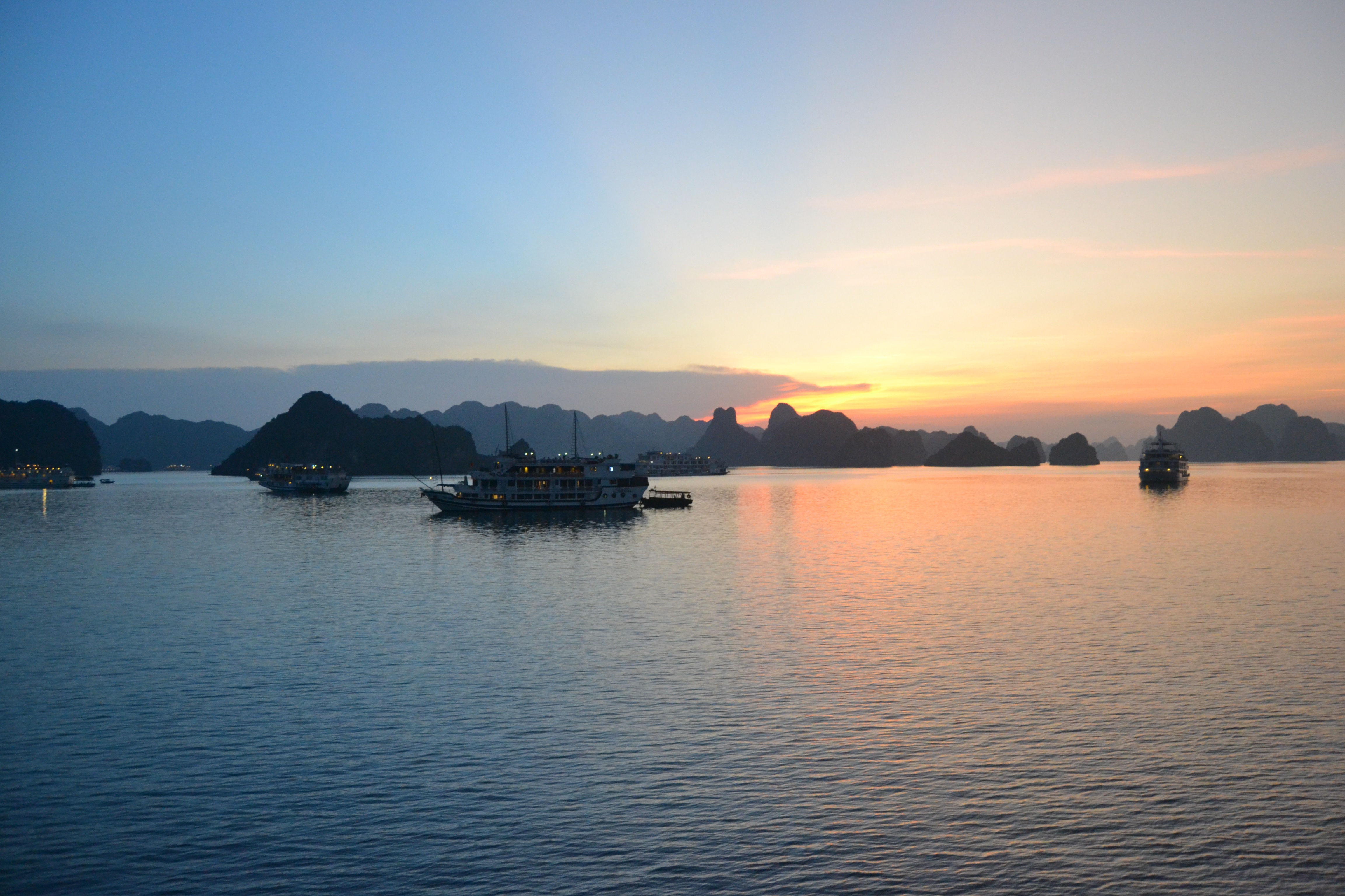 Halong Bay Photography Spots: Top 12 Vị Trí Chụp Ảnh Đẹp Nhất