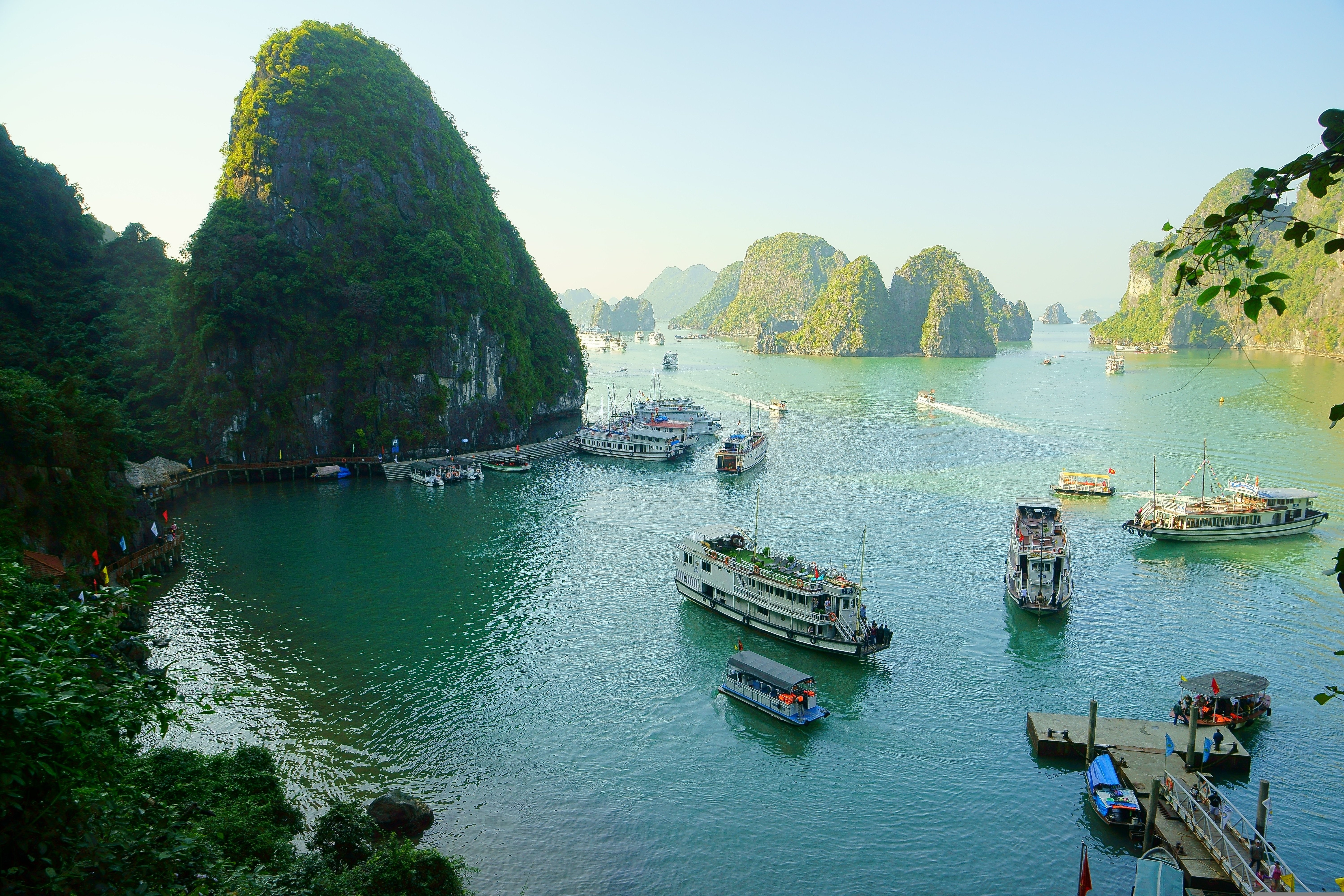 Heritage Cruise Vietnam: Khám Phá Di Sản UNESCO Vịnh Hạ Long Sâu Sắc